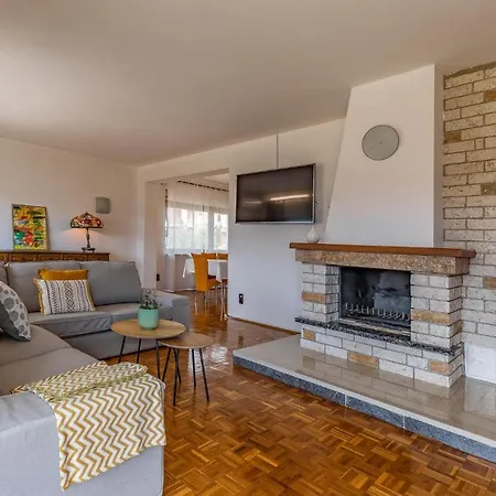 5 Bedroom Awesome In