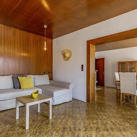 5 Bedroom Awesome In *