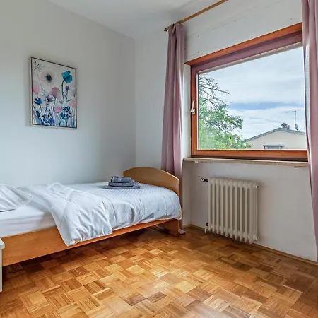 Holiday home 5 Bedroom Awesome In
