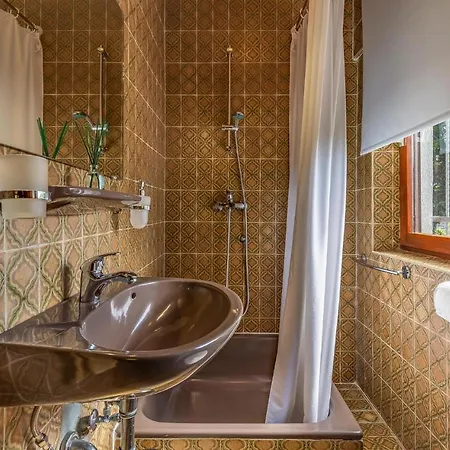 Holiday home 5 Bedroom Awesome In *