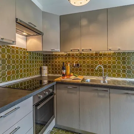 5 Bedroom Awesome In Medulin