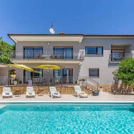 5 Bedroom Awesome In Holiday home *
