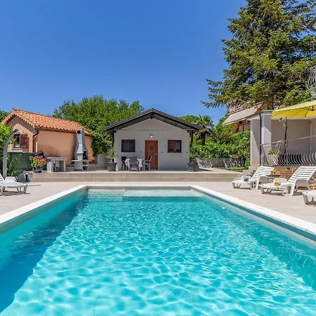 5 Bedroom Awesome In Holiday home *