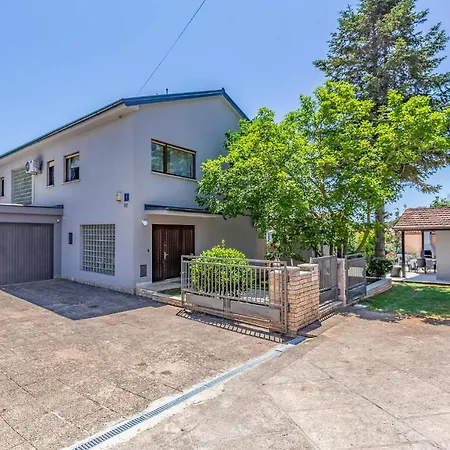 5 Bedroom Awesome In Medulin