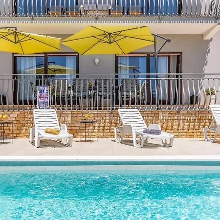 5 Bedroom Awesome In Holiday home *