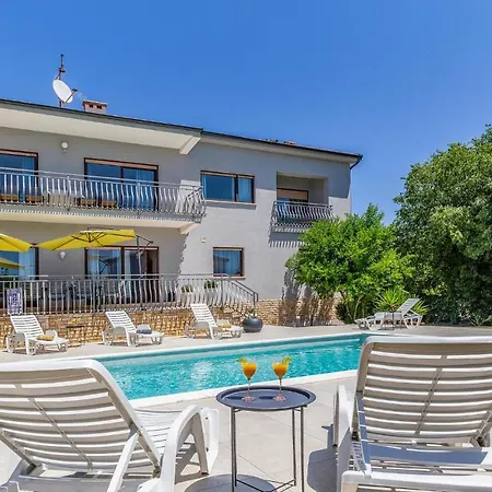 5 Bedroom Awesome In