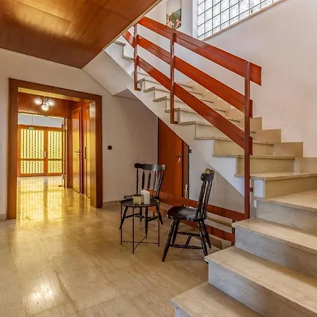 5 Bedroom Awesome In
