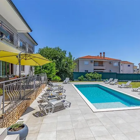 5 Bedroom Awesome In Holiday home *