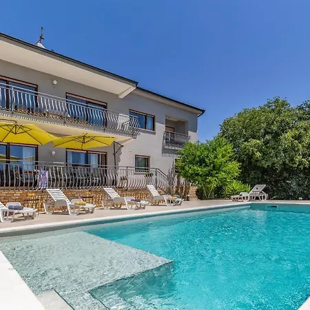 Holiday home 5 Bedroom Awesome In Medulin