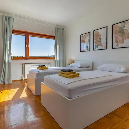 5 Bedroom Awesome In * Medulin