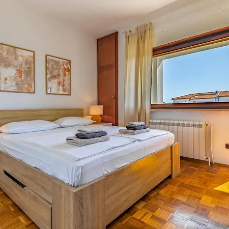 5 Bedroom Awesome In Holiday home