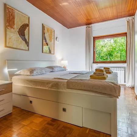Holiday home 5 Bedroom Awesome In